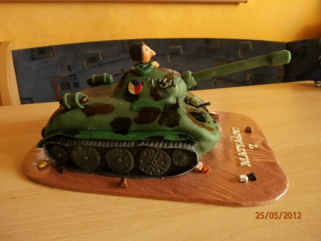 Tank T34 z boku